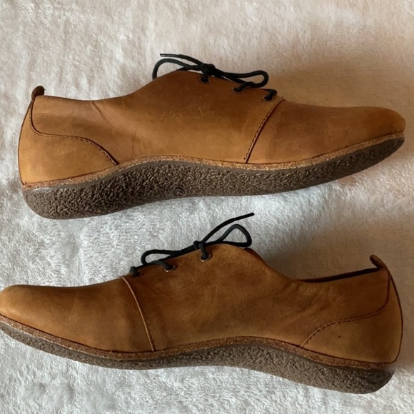 Classic Brown Leather Flats - Picture 6 of 8